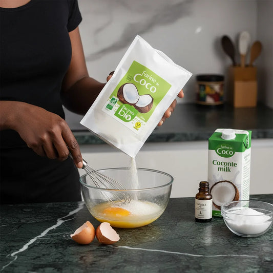 Préparation d'une pâte avec la Farine de Coco Bio Sans Gluten Racines, idéale pour pâtisseries, sauces et cuisine sans gluten.
