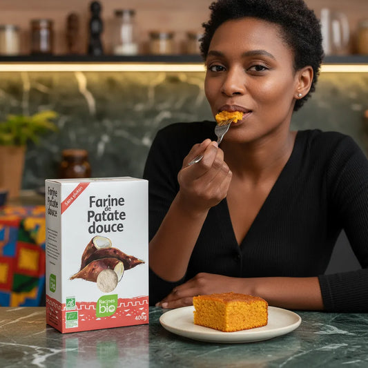 Femme dégustant un gâteau à base de farine patate douce RACINES BIO. Produit bio idéal pour desserts moelleux et alimentation saine.