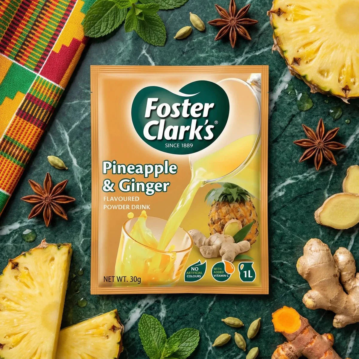 Jugo en polvo Foster Clarks de piña y jengibre. Bolsa marmoleada con piña, jengibre.