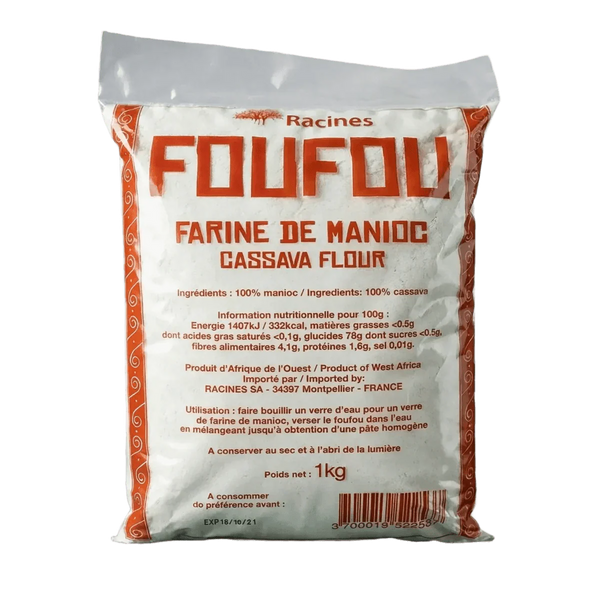 Zak cassavebloem foufou RACINES, 1 kg, op effen achtergrond. Close-up van de verpakking.