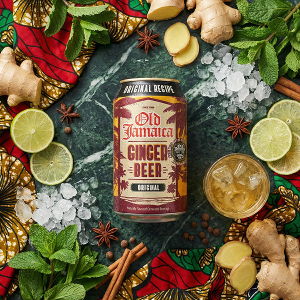Ginger Beer OLD JAMAÏCA en canette, entourée gingembre, menthe, citron vert, anis étoilé.
