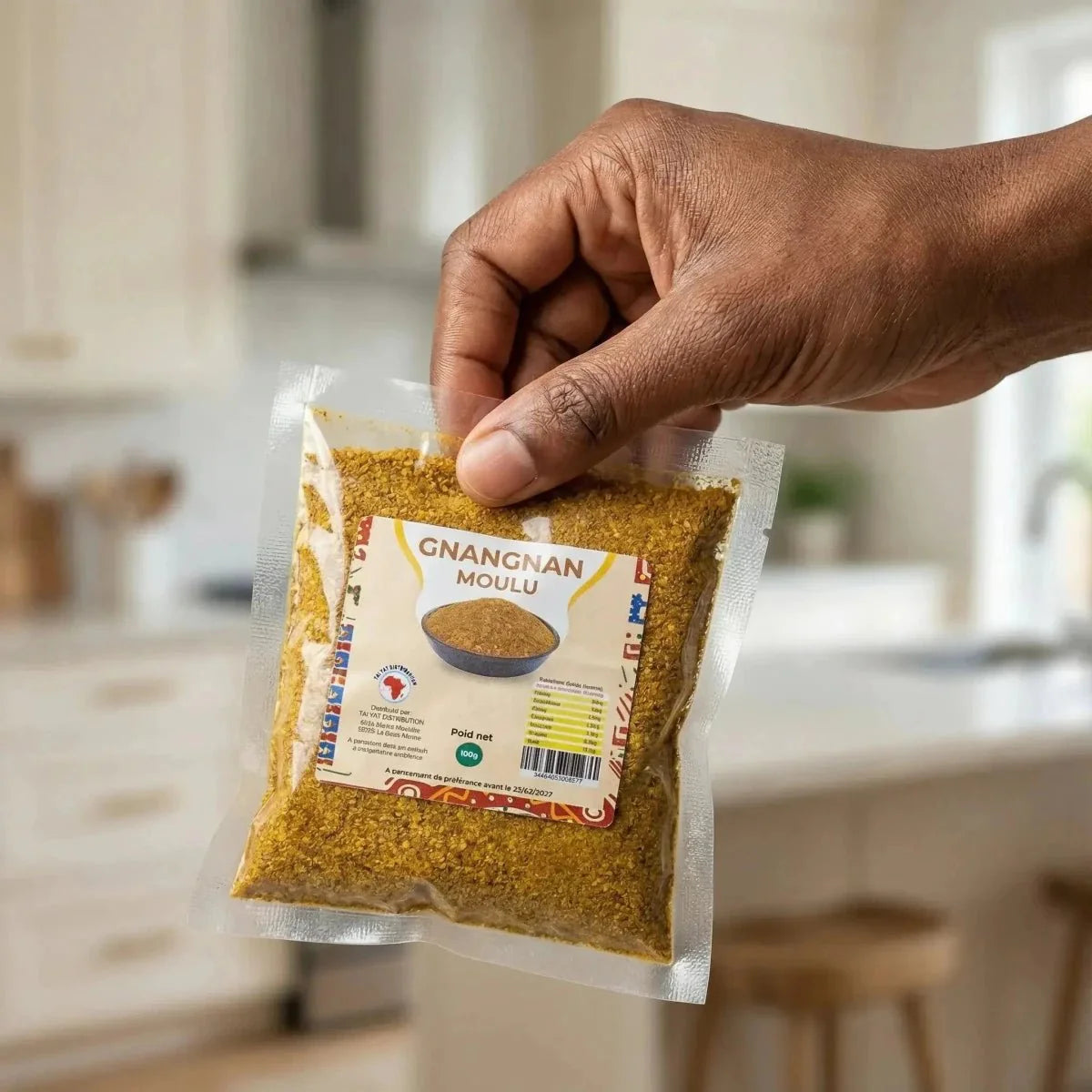 Gemahlene Gnangnan-Gewürze in Chargen, von TAI YAT DISTRIBUTION, in transparenter Plastikverpackung.
