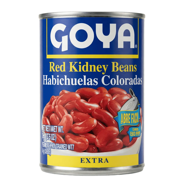 Boîte de conserve GOYA de haricots rouges sur fond noir.