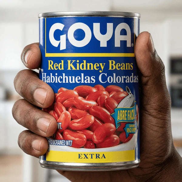 Haricots rouges par Goya, présentés dans une boîte de conserve bleue et jaune.
