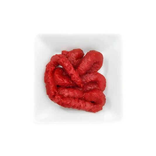 Pâte de harissa rouge onctueuse Phare du Cap Bon servie dans une coupelle blanche, parfaite pour assaisonner vos recettes avec intensité.