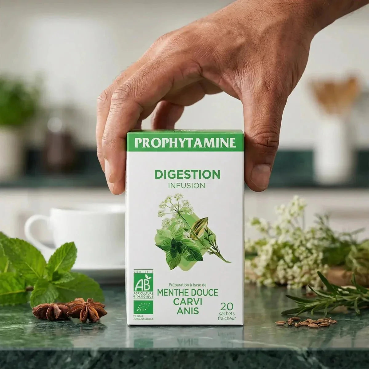 Biologische spijsverteringsthee van PROPHYTAMINE, met zachte munt, karwij en anijs, in zijn verpakking.