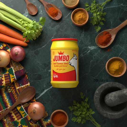 Pot de bouillon poudre boeuf JUMBO entouré d'ingrédients frais - Assaisonnement polyvalent pour cuisine authentique et rapide.