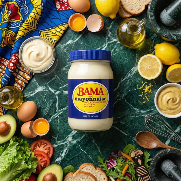 Mayonnaise BAMA au citron. Nature morte culinaire avec ingrédients frais : œufs, citron, avocat.