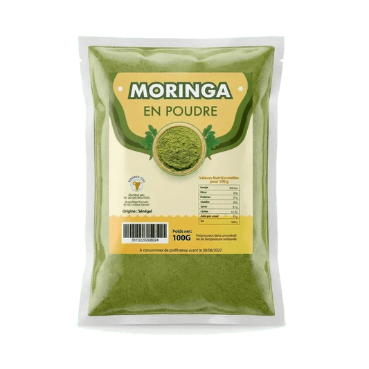 Zakje Moringapoeder van het merk NUMBER ONE. Close-up van de verpakking en het etiket.