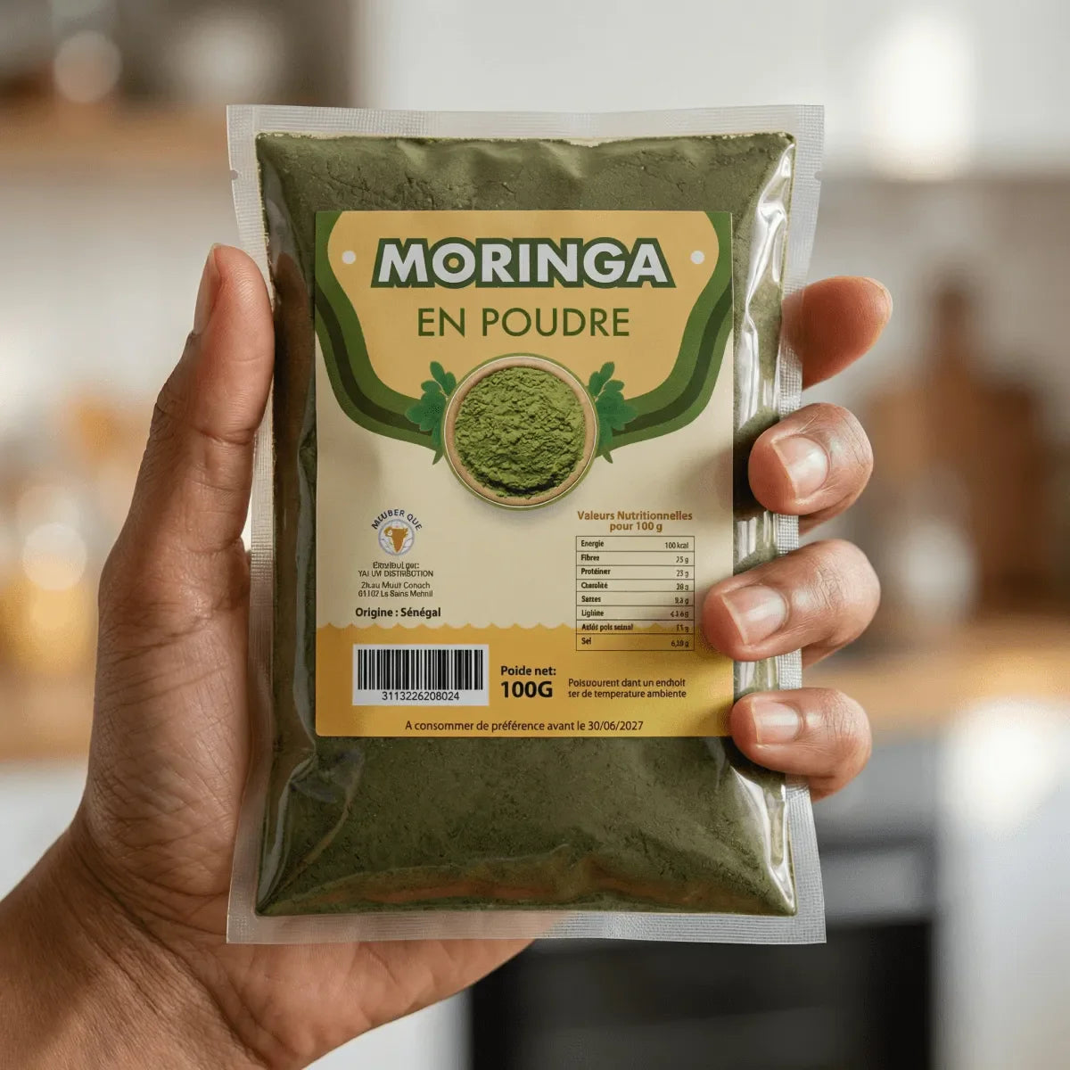 Moringa-Pulver von Number One, präsentiert in einem transparenten Plastikbeutel.