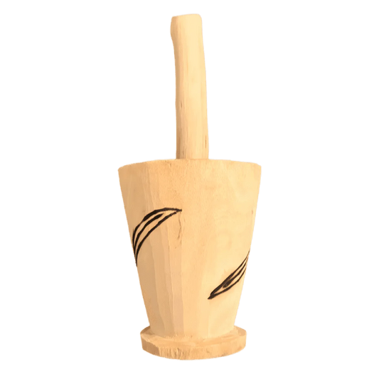 Ensemble mortier et pilon artisanal africain en bois clair avec motifs gravés, parfait pour la cuisine. ACCESSOIRES - NKOSI, petit format.