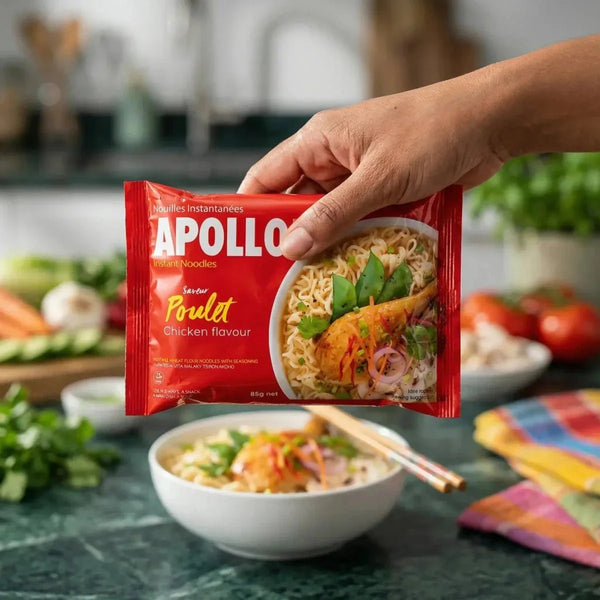 Nouilles saveur poulet par APOLLO, présentées dans un emballage rouge vif.