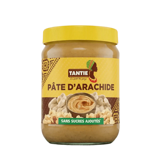 Pindakaas TANTIE 500g. Close-up van een pot romige pindakaas, zonder toegevoegde suikers.