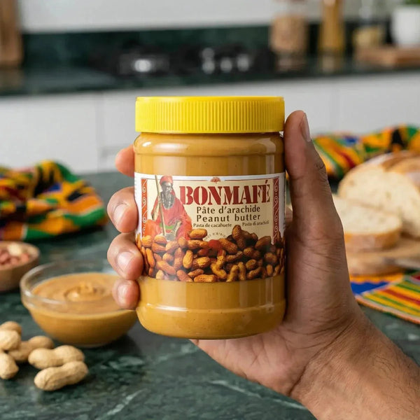 Pâte d'arachide crémeuse by BONMAFE, en pot plastique jaune avec une étiquette décorée de.