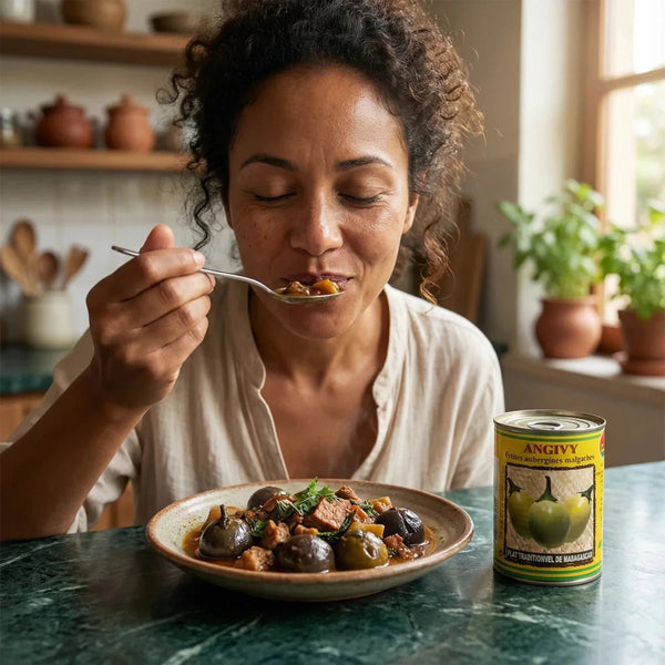Petites aubergines malgaches de CODAL, en conserve, à côté d'un plat cuisiné similaire.
