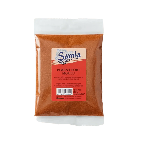 Sachet de Piment fort moulu SAMIA, épice culinaire sur fond uni.