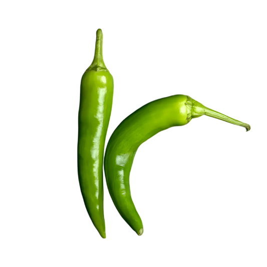 Deux piments verts doux frais, parfaits pour enrichir salades, sauces et plats. Ingrédient sucré et doux pour cuisine simple et savoureuse.