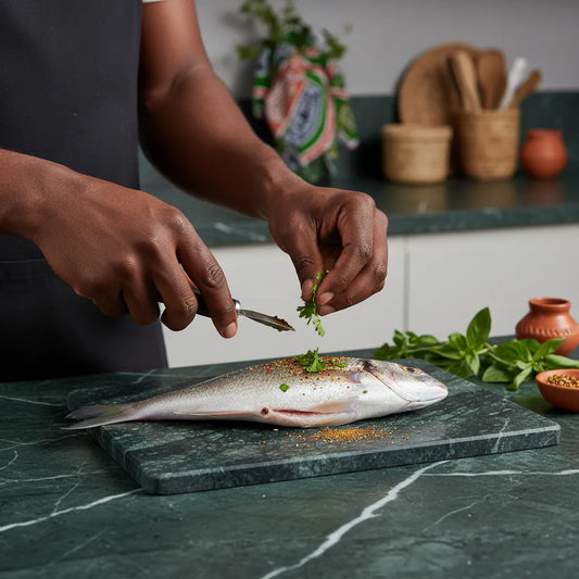 Préparation du Sompatte - Poisson Surgelé avec herbes fraîches en cuisine. Idéal pour plats en sauce ou grillades maison.