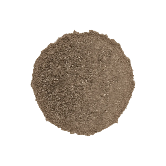 Zoom sur la texture fine du poivre noir moulu SAMIA, idéal pour une répartition homogène dans les plats, catégorie épices et assaisonnements.