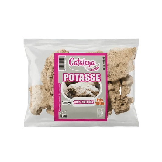 Sac de potasse Cataleya 100g. Morceaux de potasse visibles à travers un emballage plastique.