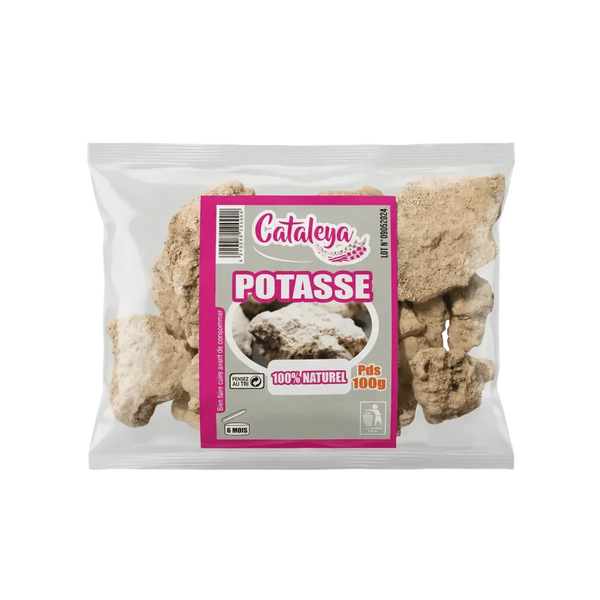 Sac de potasse Cataleya 100g. Morceaux de potasse visibles à travers un emballage plastique.