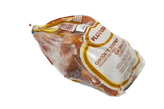 Poule fumée surgelée emballée sous vide, prête à cuire. Viande savoureuse et authentique, idéale pour plats mijotés ou grillades.