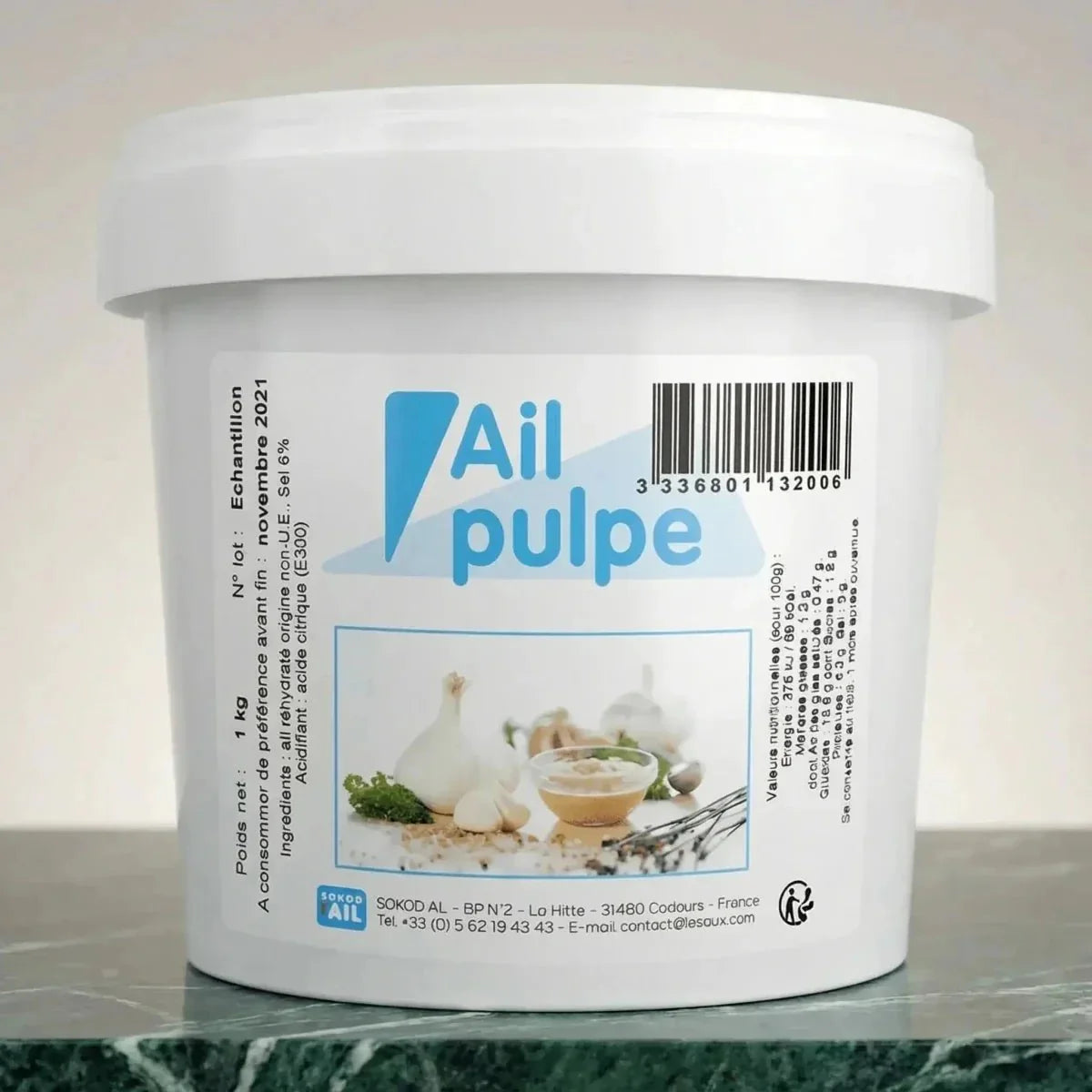 Polpa d'aglio in vasetto di SOKOD'AIL, con etichetta blu e bianca.