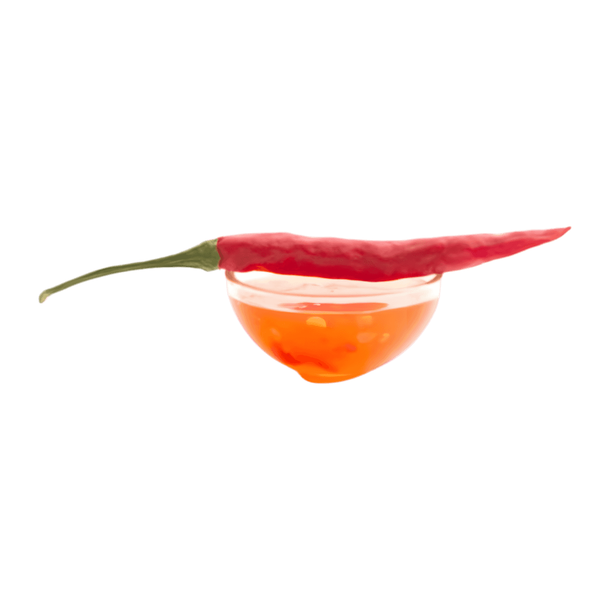 Bol transparent contenant de l'huile pimentée avec un piment rouge entier, ingrédient épicé pour sauces et recettes de l'épicerie salée NKOSI.