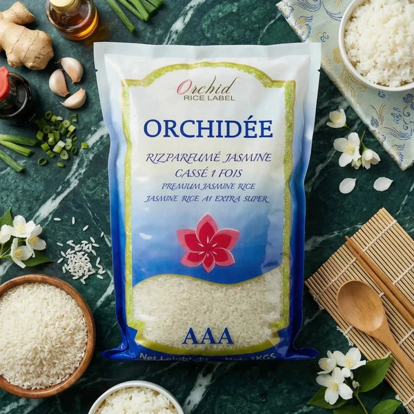 Paquet de riz cassé 1 fois ORCHIDEE sur fond vert marbré avec ingrédients.