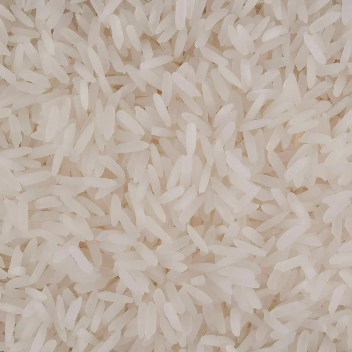 Gros plan sur les grains longs du Riz Thai Parfumé LOTUS, texture légère et arôme subtil pour plats savoureux.