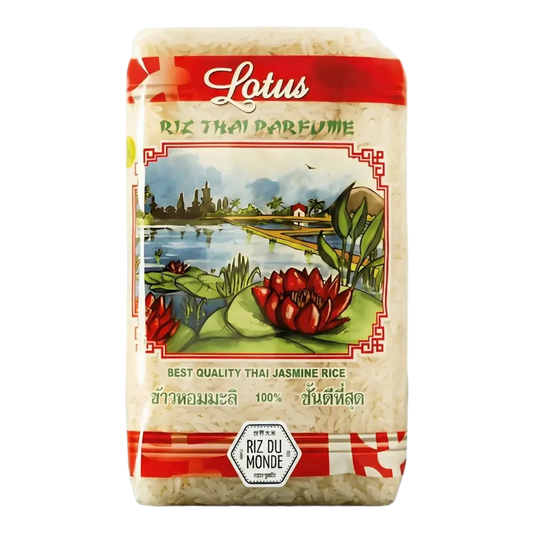 Paquet de riz thaï parfumé Lotus 1kg. Illustration: paysage aquatique avec lotus.