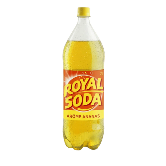 Bouteille de soda ROYAL SODA, 2L, arôme ananas. Boisson gazeuse fruitée présentée sur fond uni.