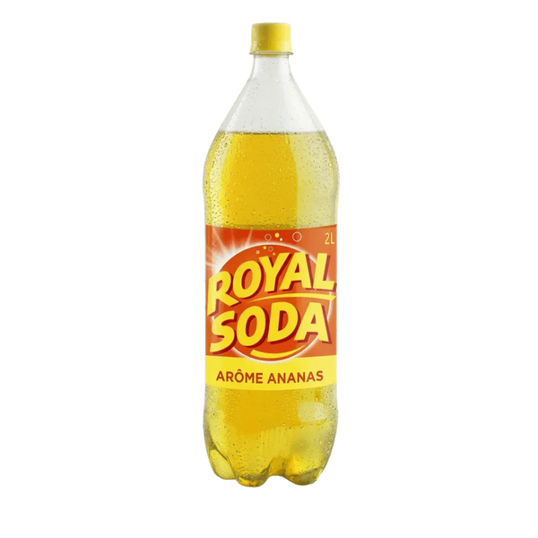 Bouteille de soda ROYAL SODA, 2L, arôme ananas. Boisson gazeuse fruitée présentée sur fond uni.