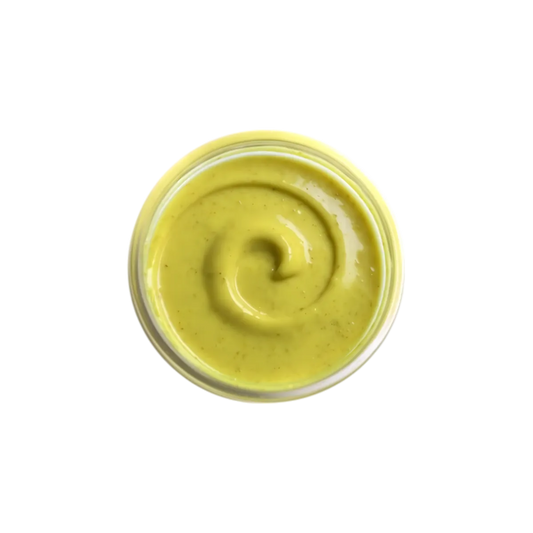 Vue du dessus de la sauce curry coco CHALEUR CREOLE, texture onctueuse et couleur jaune dorée, idéale pour cuisine exotique et épicée.