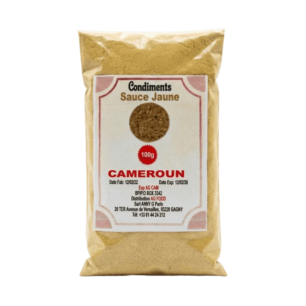 Zakje gele sauskruiden uit Kameroen, 100g, op een groene achtergrond.