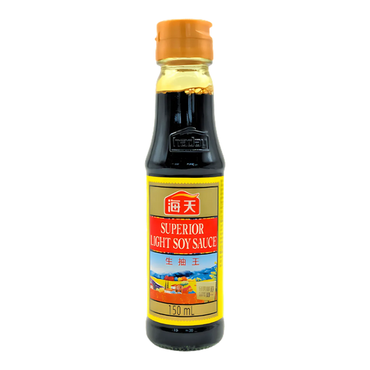 Bouteille de sauce soja supérieure légère 150 ml, saveur umami intense, idéale pour assaisonner plats asiatiques et recettes salées.