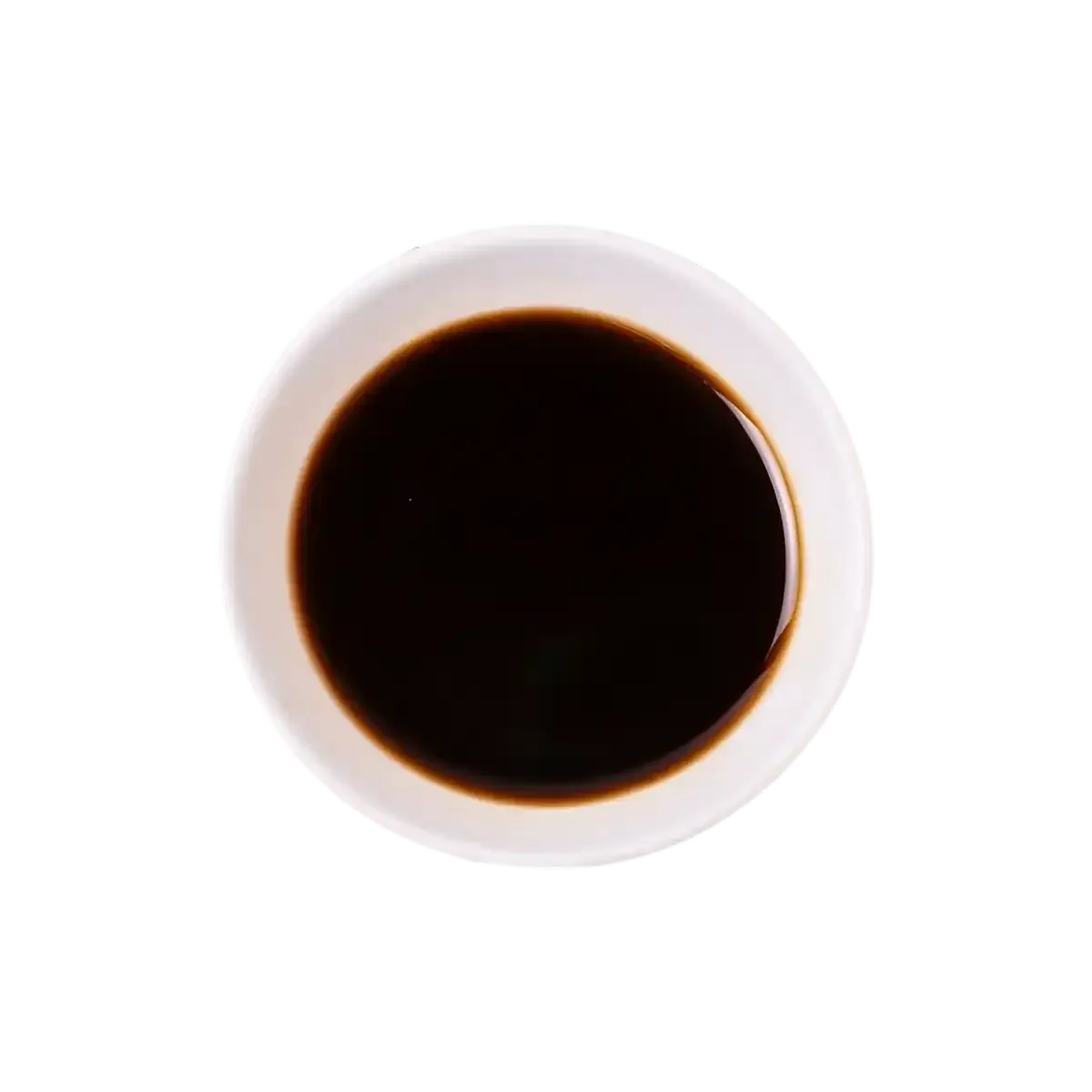 Bol de sauce soja authentique fermentée, condiment asiatique salé et légèrement sucré pour enrichir les plats de l'épicerie salée.