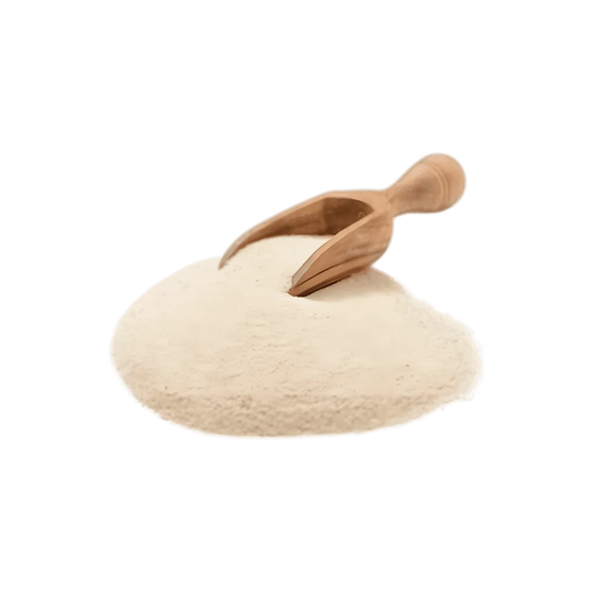 Semoule de blé fine RENARD présentée en tas avec cuillère en bois, texture homogène parfaite pour la cuisine - ÉPICERIE SALÉE - NKOSI.