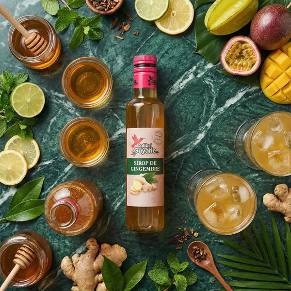 Sirop de gingembre DELICES DE GUYANE. Nature morte avec ingrédients frais.