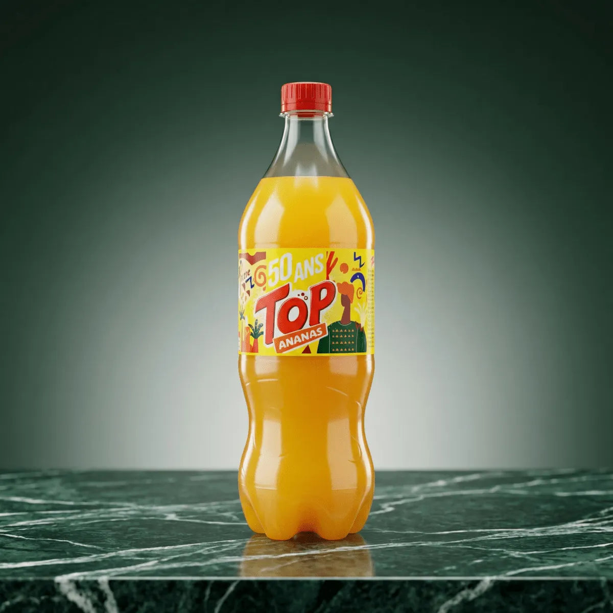 Flasche Ananassoda von TOP mit rotem Verschluss auf einem dunkelgrünen Marmortisch.