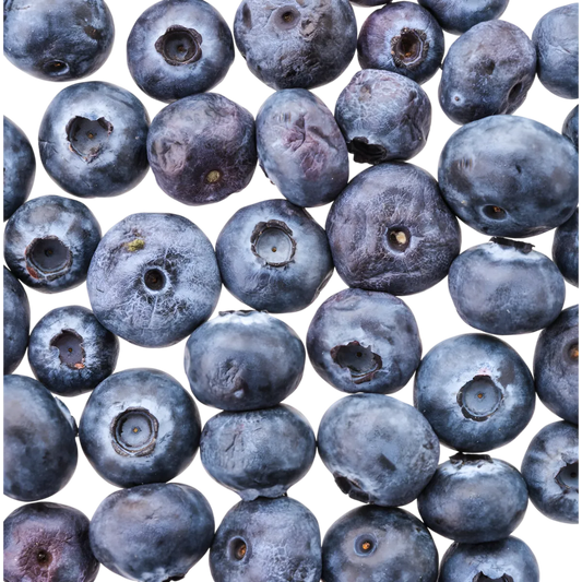 Gros plan de myrtilles fraîches, ingrédient naturel souvent associé aux boissons fruitées. Texture juteuse et couleur bleu-violet intense.
