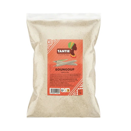 Soungouf, farine de mil, par TANTIE, dans un sachet en plastique transparent.
