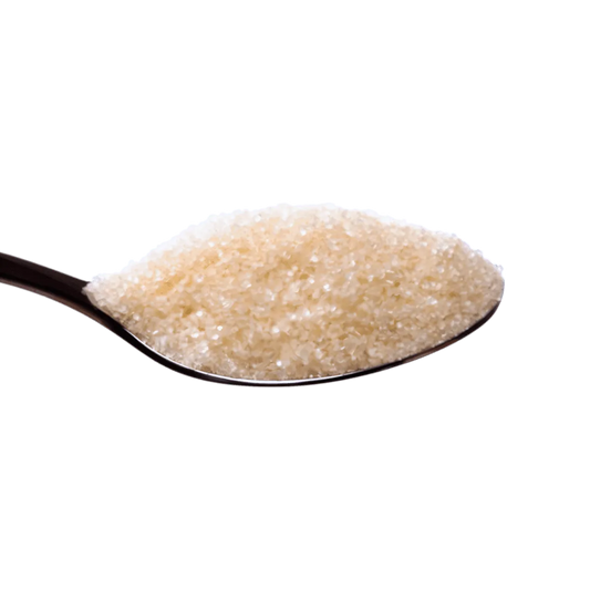 Gros plan sur une cuillère de sucre de canne LE GALION doré et cristallisé, idéal pour desserts et boissons chaudes - ÉPICERIE SUCRÉE - NKOSI.