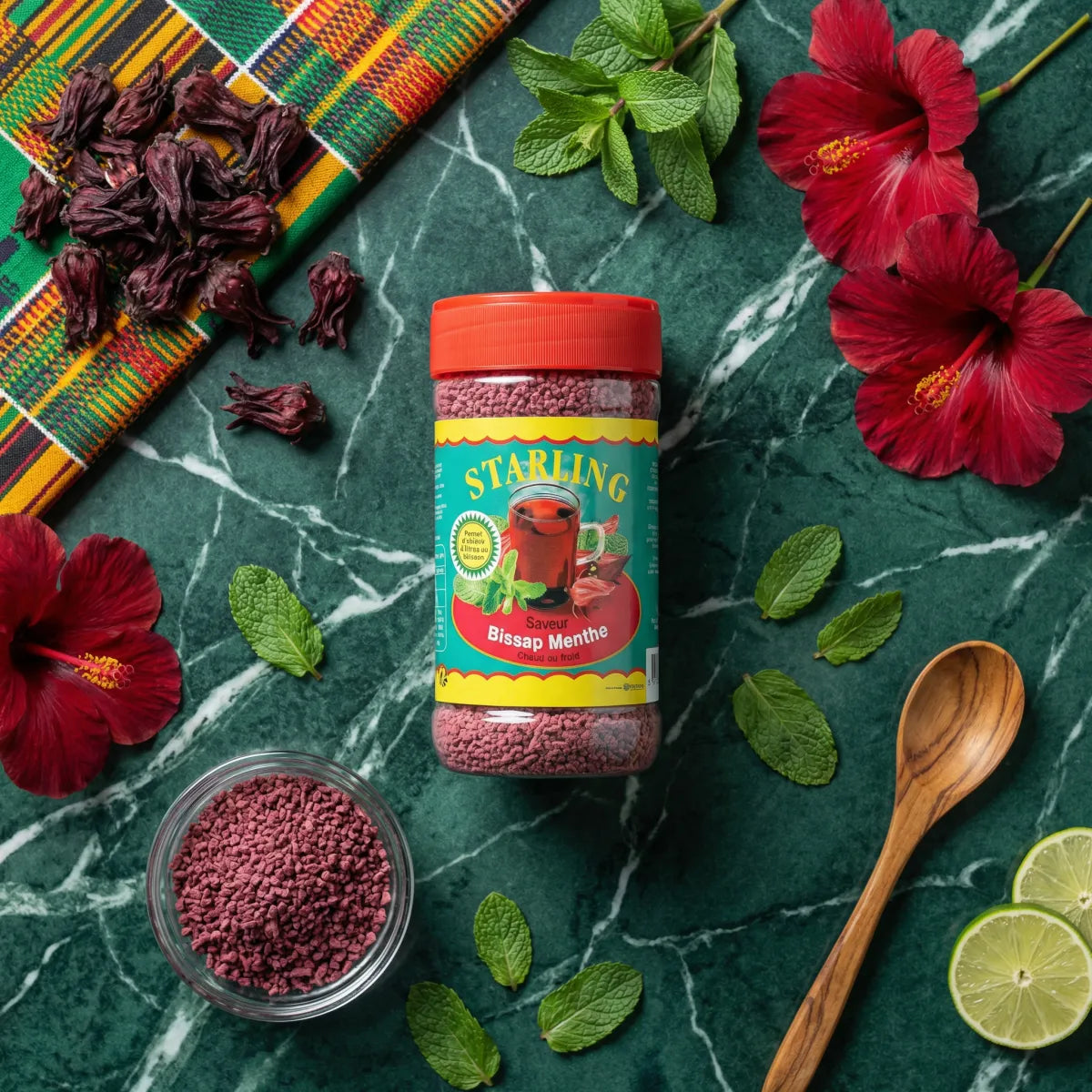 Instant thee bissap munt van STARLING, groene marmer met hibiscusbloemen, munt.