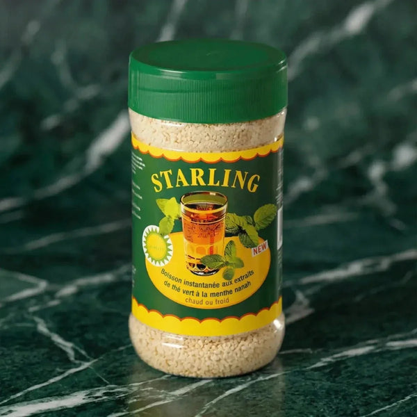 Thé à la menthe Nanah instantané par STARLING, en pot transparent avec un couvercle vert.
