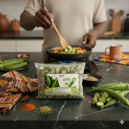 Gombo coupé surgelé utilisé en cuisine pendant la préparation d’un plat. Ingrédient frais et pratique pour recettes traditionnelles africaines.