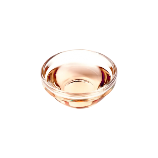 Bol en verre contenant du vinaigre de canne au gingembre CREOLE FOOD, ingrédient raffiné pour cuisine créole et recettes épicées.